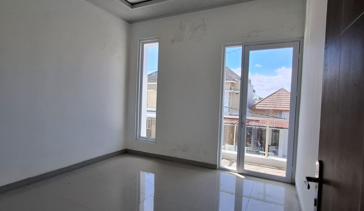 Jual Rumah Elit 2 Lantai di Colomadu Solo (6)